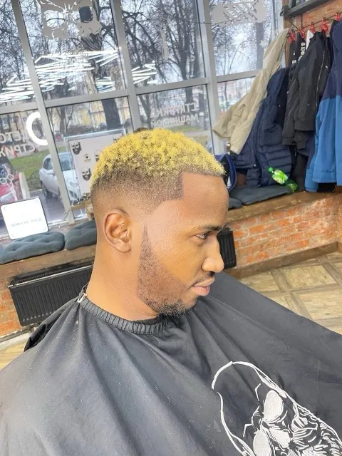 Blond curls с чистым фейдом